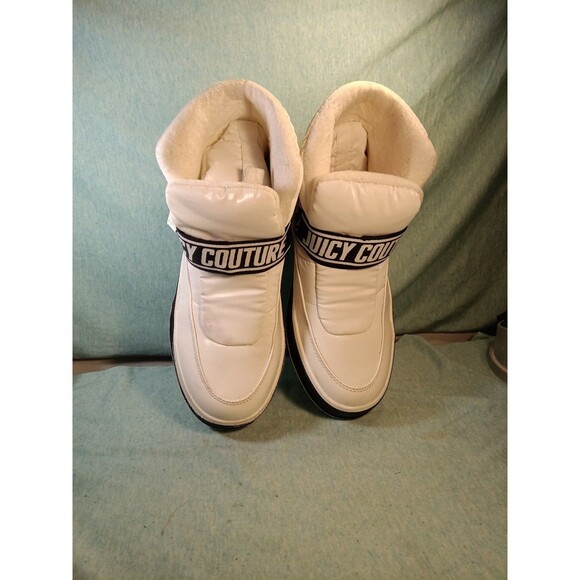 JUICY COUTURE VERONICA Size 10 WHITE WINTER PLATFORM PUFFER LOGO BOOTS